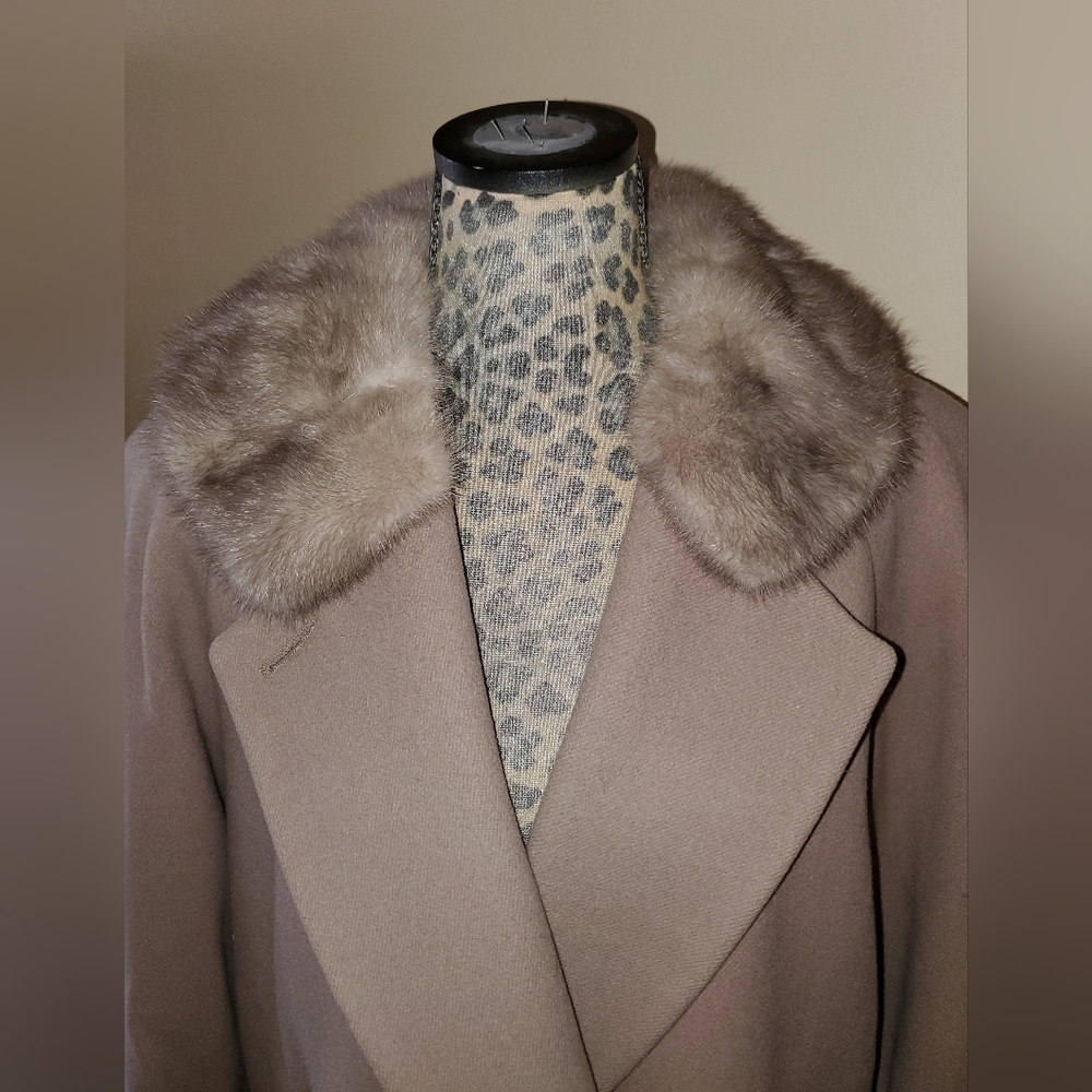 100% Wool, Mink Colar Long Taupe Coat - Picture 3 of 13